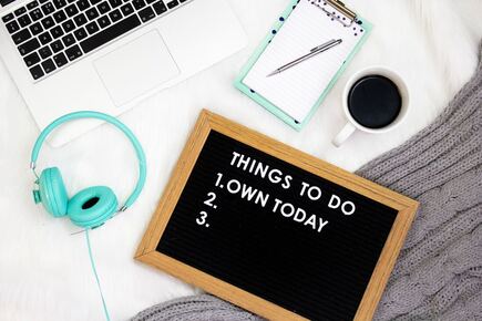 Laptop & checklist of an entrepreneur’s daily routine